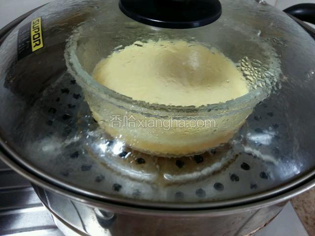 蒸锅加水烧开，在把鸡蛋放进去