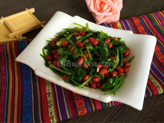 美味的果仁菠菜夏季必备单品。
