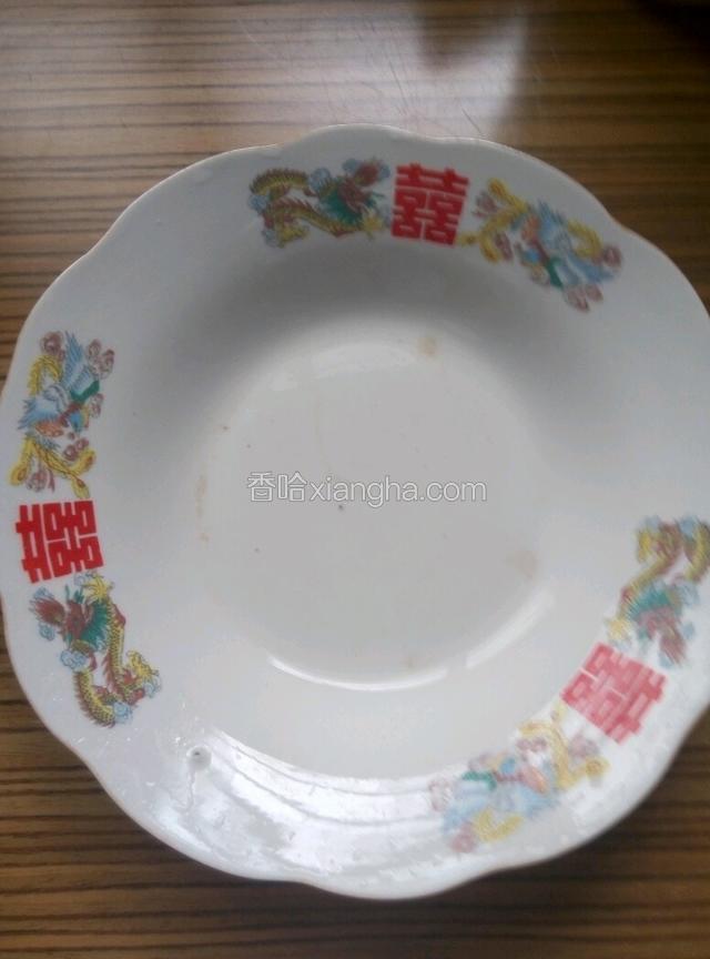先拿一个盘子