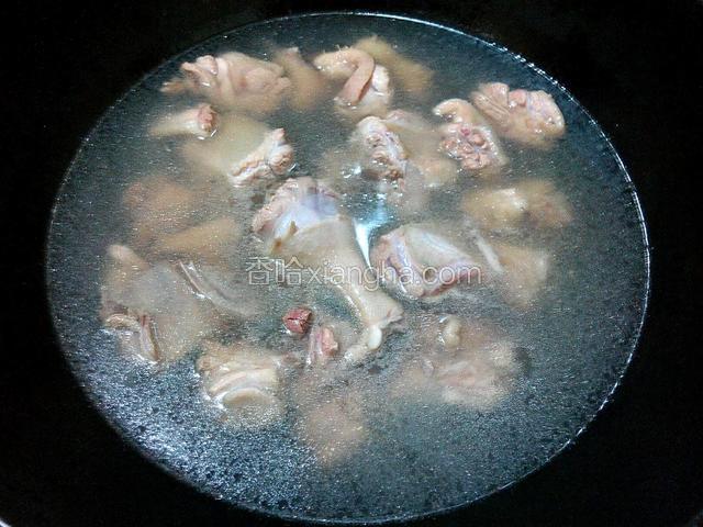 鸭斩大块、焯水