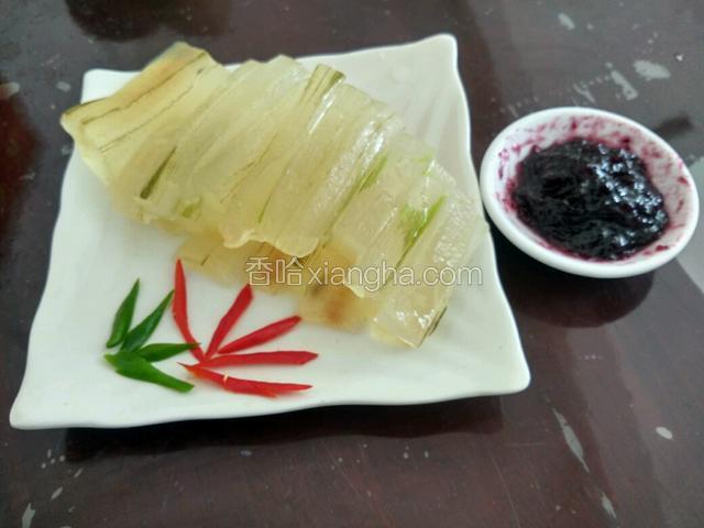 食用时配上喜次的甜，酸，咸，辣酱汁就行了