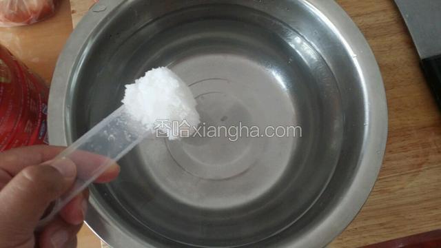 放入糖 醋和鲜贝露