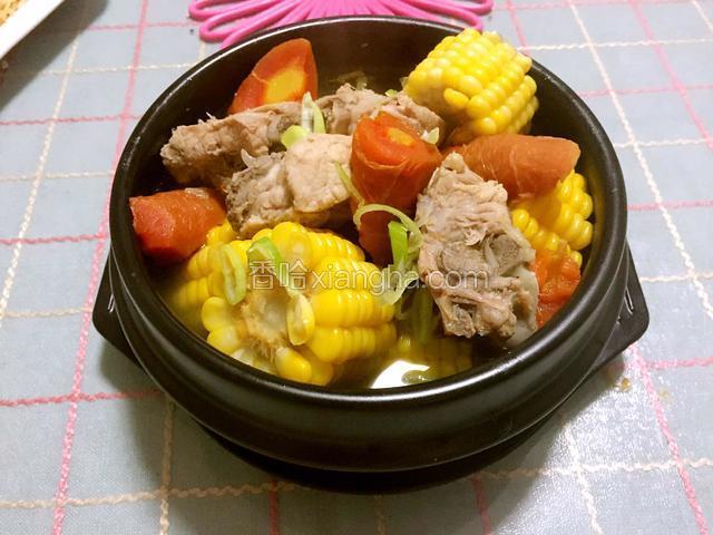 出锅前放点鸡精，装盘撒点葱丝