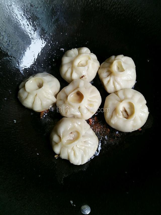 十分钟左右，锅内水没啦，就煎好啦！出锅开吃吧！