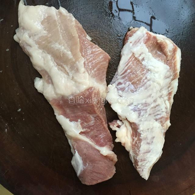 准备好二皮青猪肉