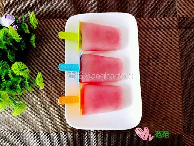 五个小时后拿出，脱模就可以吃咯。