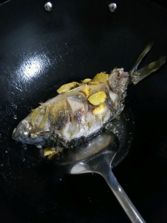 煎至两面变黄