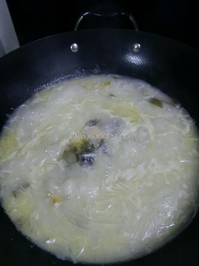 味道鲜美的鲫鱼萝卜丝汤就可以了，汤汁很浓稠，味道非常鲜美！