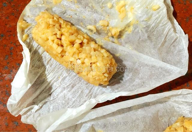 脱掉鱿鱼肠的油纸