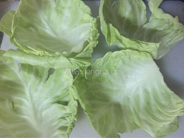 慢慢将叶子一片片取下