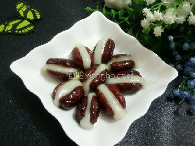 蒸好出锅摆盘；