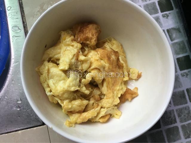煎成型后捞出备用