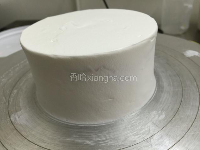 一层胚一层奶油加水果一层