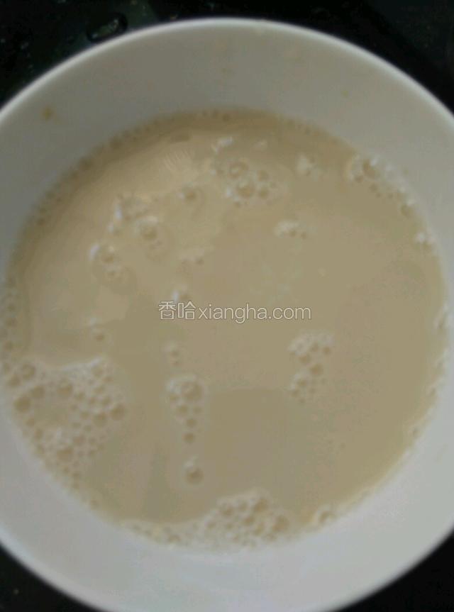 干酵母用水化开。
