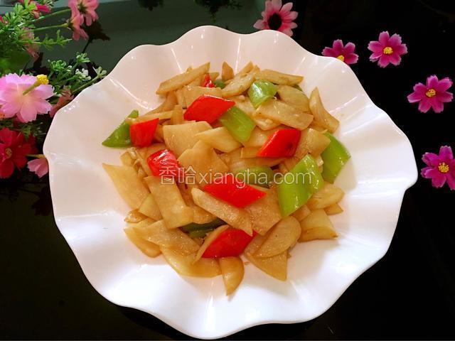 盛在盘里可以吃了，味道很不错的，来一张成品图美美哒。