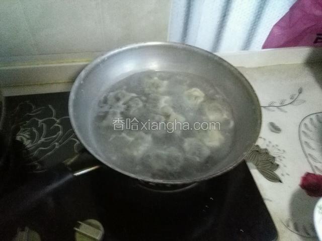 当混沌煮的全部浮在水面上，就熟了。
