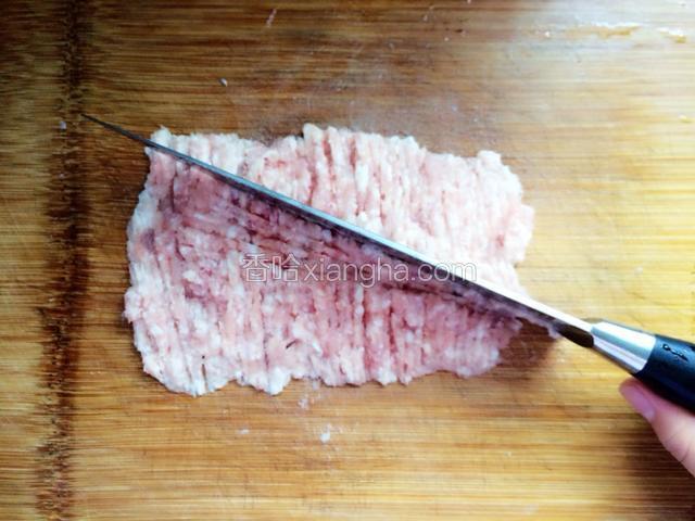 肉末切肉泥，备用