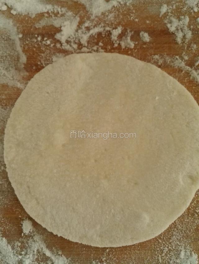 揉圆后擀成一个面片