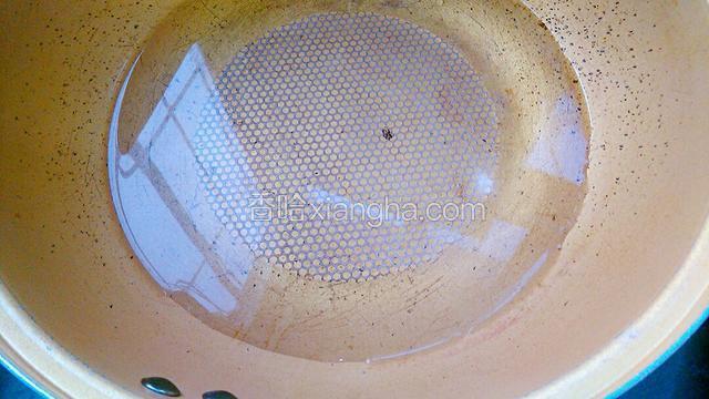 热锅加一大碗水