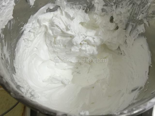 奶油打发尖峰状