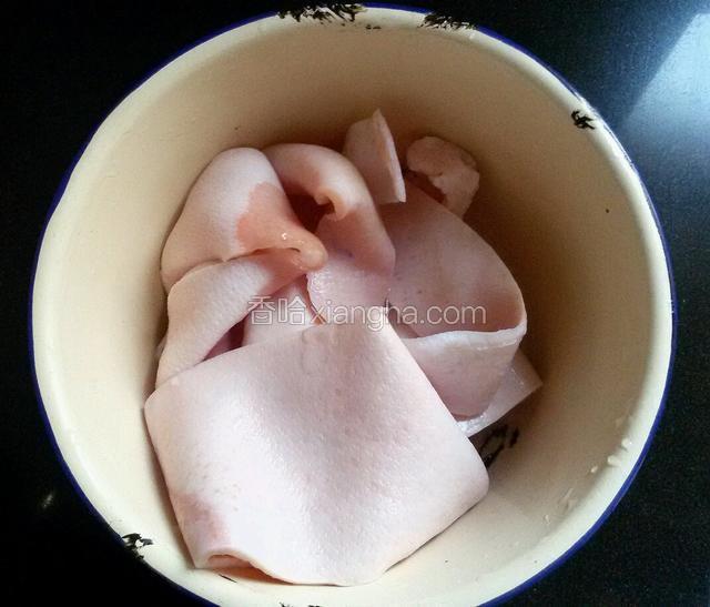 准备猪皮适量 