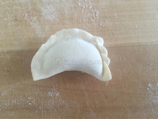 从一头用手指捏出花边