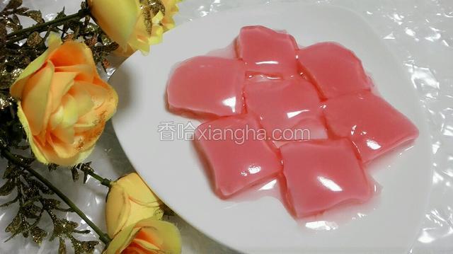 用勺子一块一块的挖出来