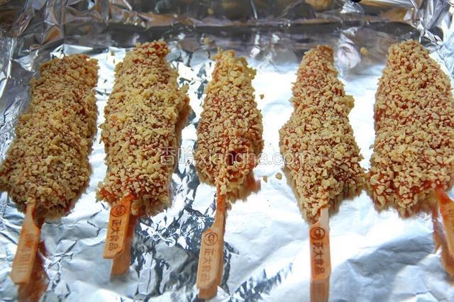 完成后摆在铺有锡纸的烤盘上