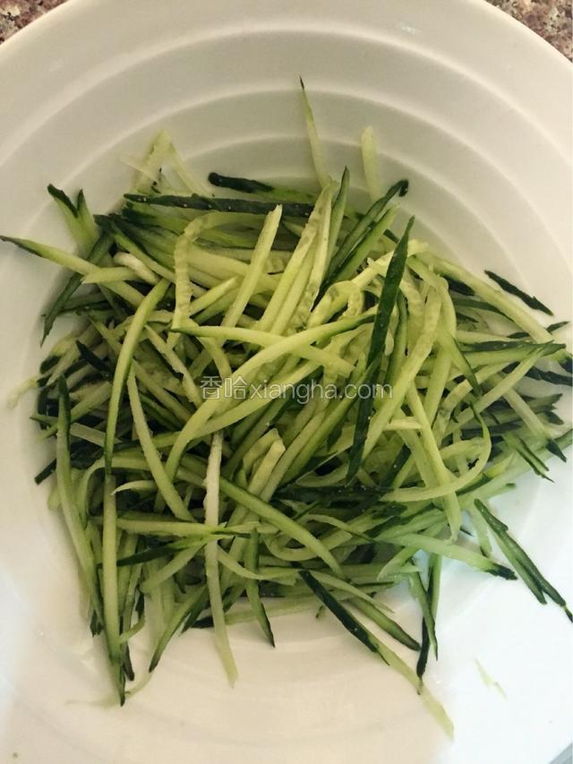黄瓜擦丝
