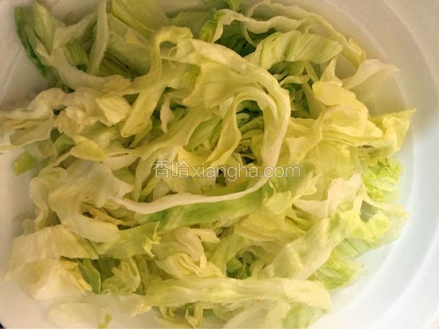 圆生菜切丝
