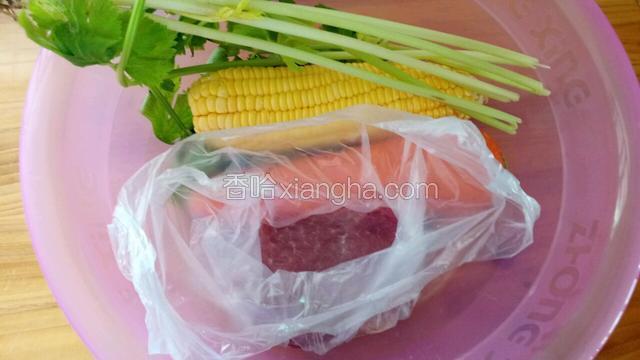 买来包饺子的材料