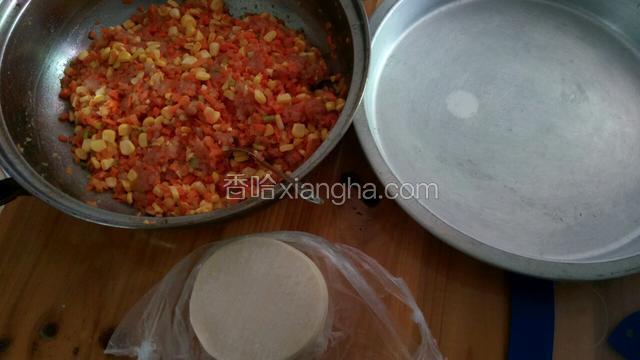 饺子皮准备好