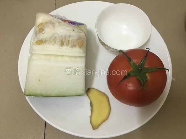 把所需的材料准备好（油除外）另放