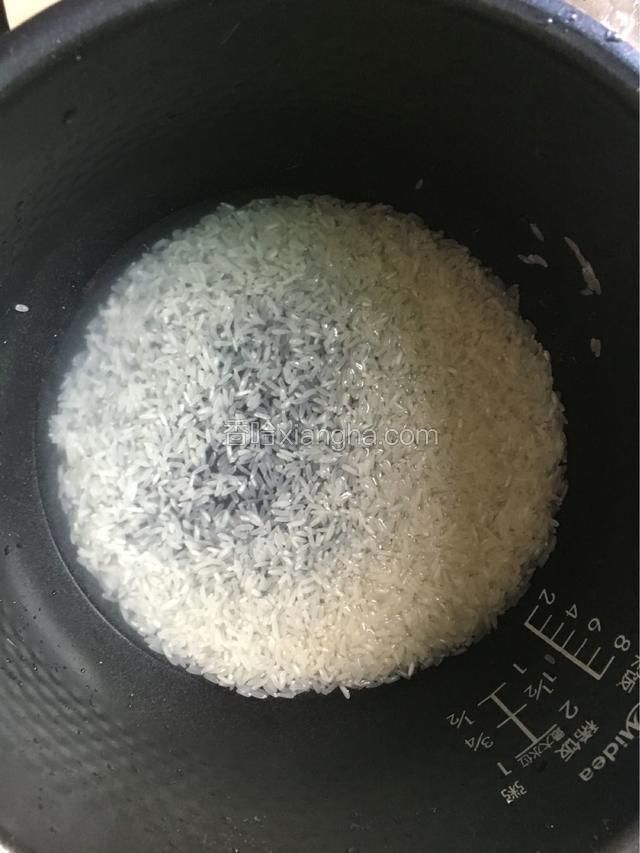 大米淘洗好