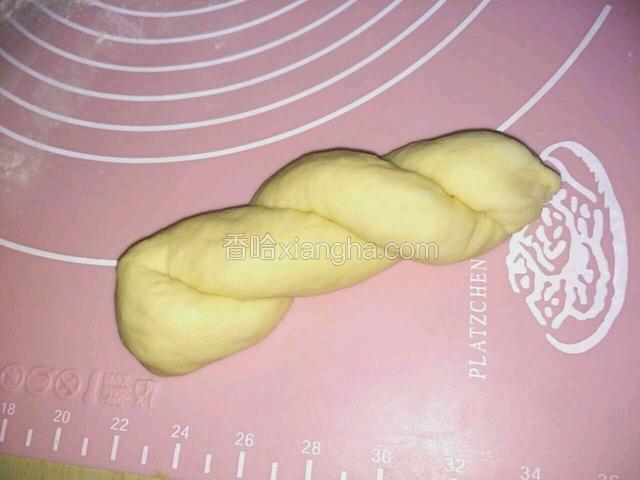 拧成一个麻花状。