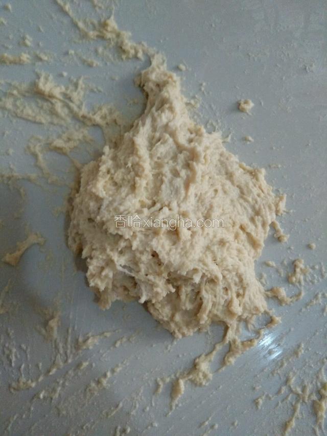 除了猪油把所有的材料按照先液体后固体的顺序混合均匀