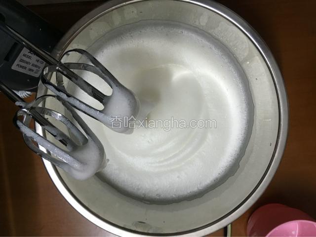 继续加入剩下的糖打发
