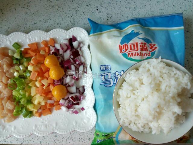 鸡胸脯肉、胡萝卜、土豆、元葱、
葱切丁