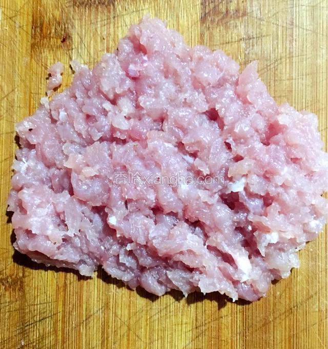 猪肉剁成末