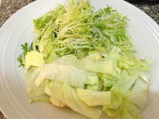 生菜洗净切粗丝
