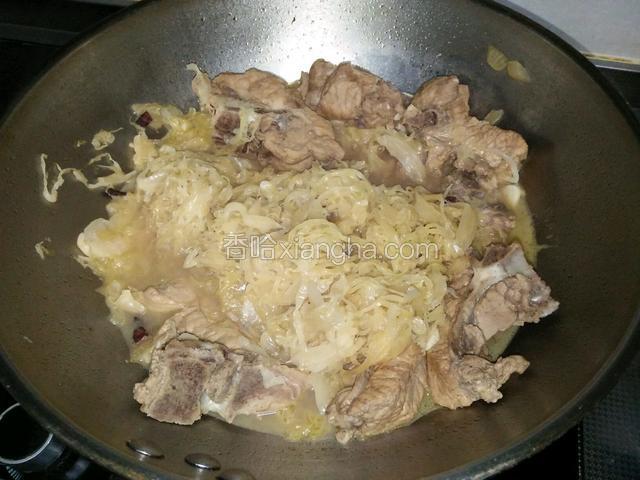 加适量味精，翻炒均匀