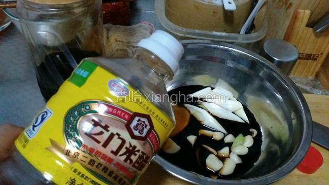 加入醋大约一勺