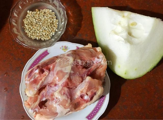材料准备好，薏米提前浸泡2小时
