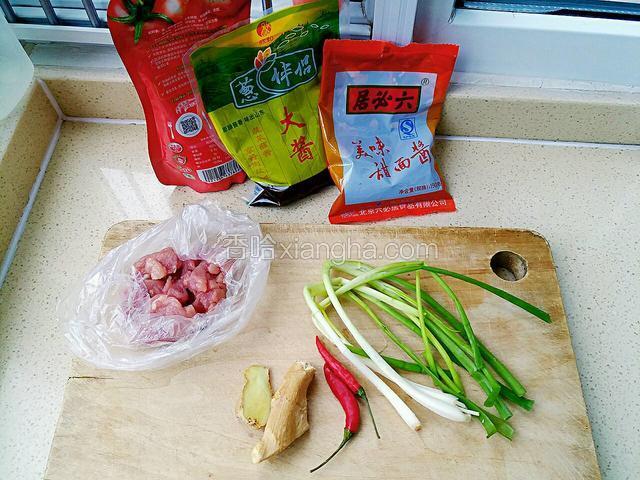 所需的食材（五花肉提前煮了所以没拍到照片）