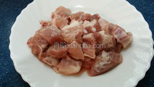 排骨洗淨切小塊~瀝乾水份俻用