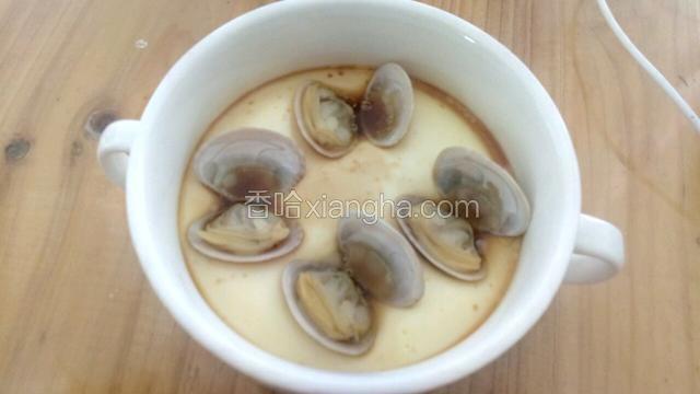 出锅后淋上芝麻油和生抽