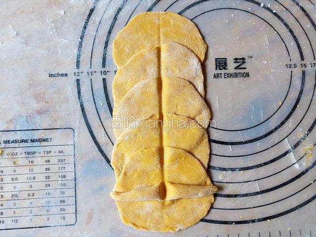 筷子压过后拿开会留下一道印记。