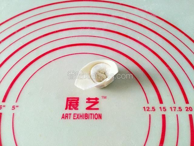 像这样包成元宝形也可以。，