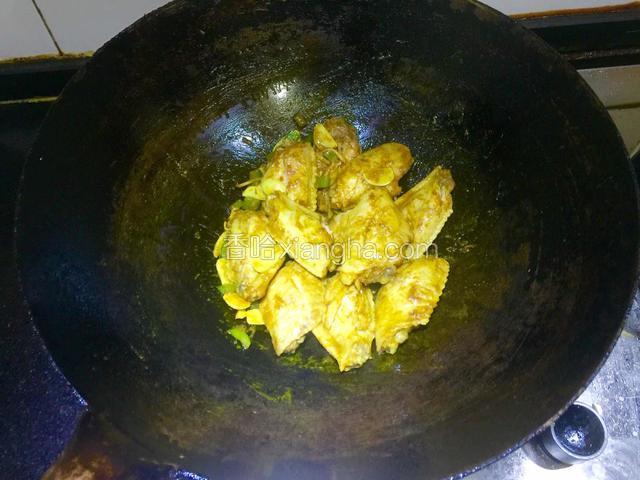 烧开后放入少许白胡椒粉、盐、味精等调味，大火煮5分钟收汁后关火。
