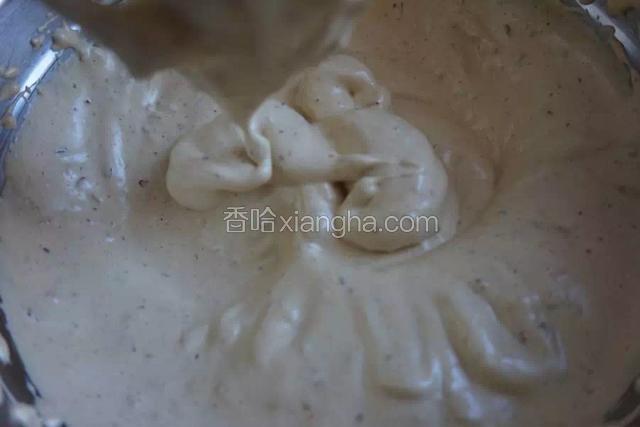 打发到蛋糊浓稠可以写出字不马上消失。